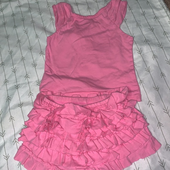 this is a 2 piece baby outfit. - Picture 8 of 8